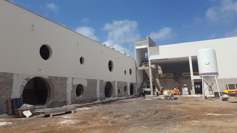 El colegio cuando todavía se encontraba en las primeras fases de las obras. El colegio, cuando todavía se encontraba en las primeras fases de las obras.
