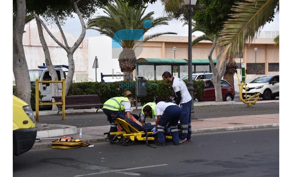 Un coche de emergencias atropella a un hombre en muletas - Lancelot ...