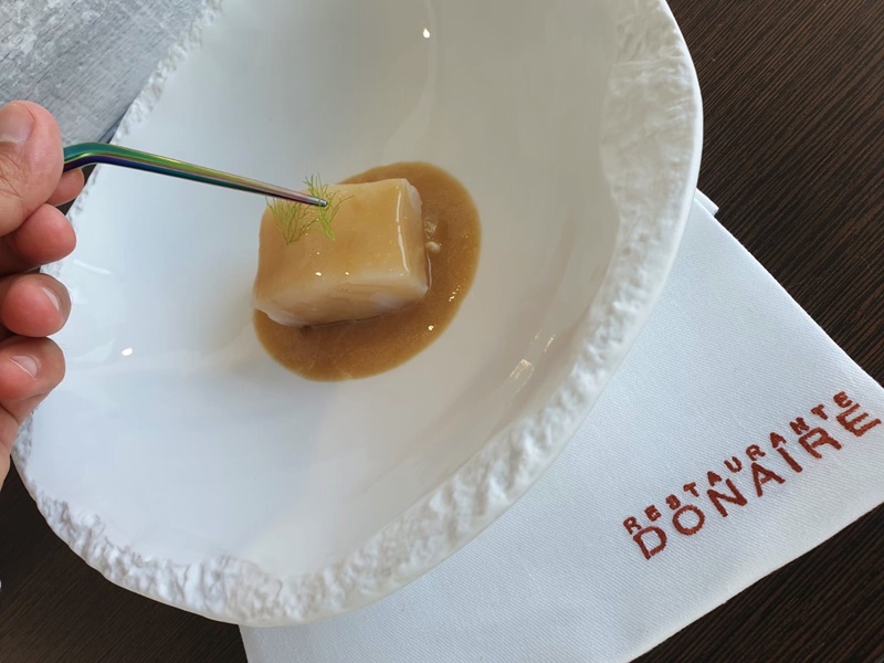 Brota de lanzarote, caldo de manitas de cochino, hinojo queso Bodega, Finca de Uga De Francisco Expósito Brota de lanzarote, caldo de manitas de cochino, hinojo queso Bodega, Finca de Uga De Francisco Expósito