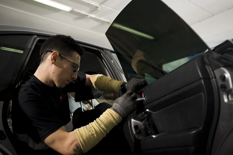 Carglass dispones de laminas homologadas que requieren las personas que