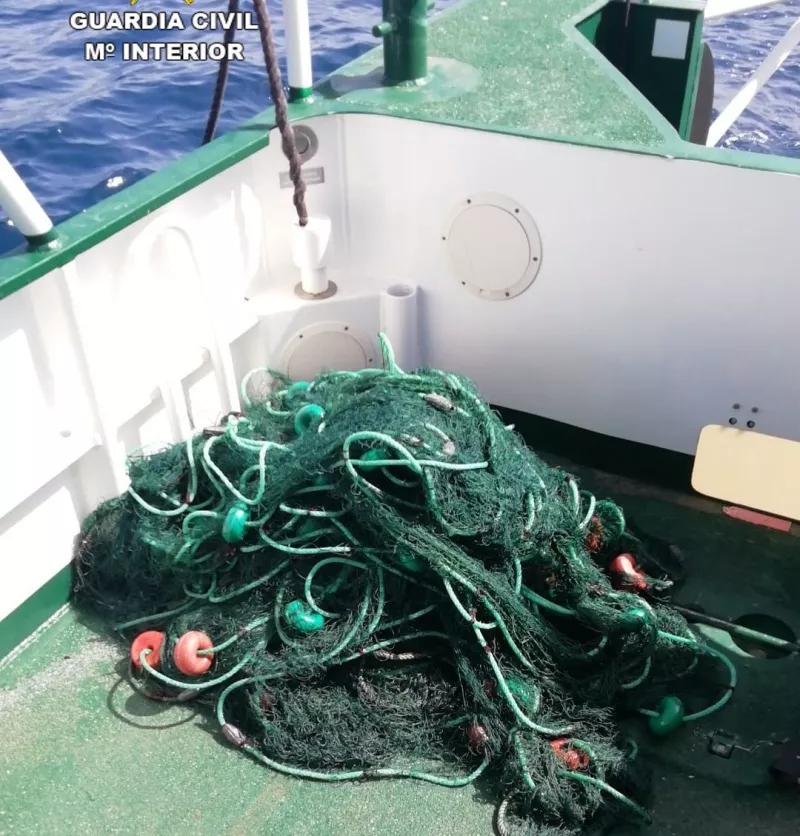 Denuncian a una embarcación que pescaba con trasmallo en Lanzarote