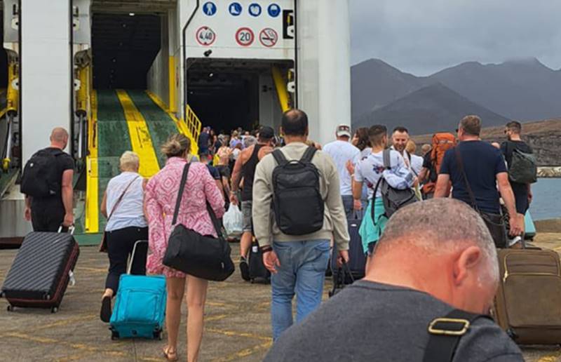 La prensa británica cuenta la "pesadilla" de unos viajeros afectados por el ciclón