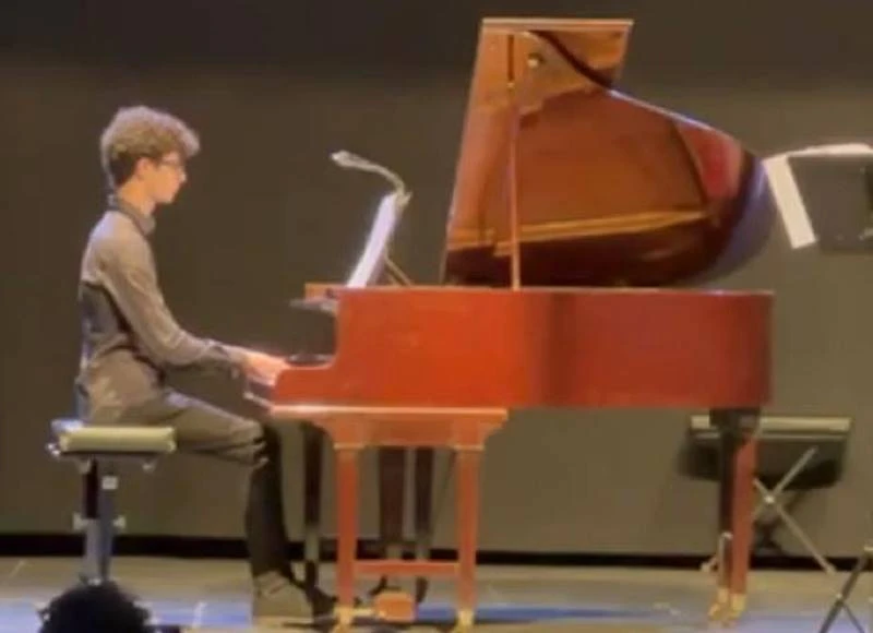 Las Palmas actuación musical del joven talento italiano Lorenzo Poggi