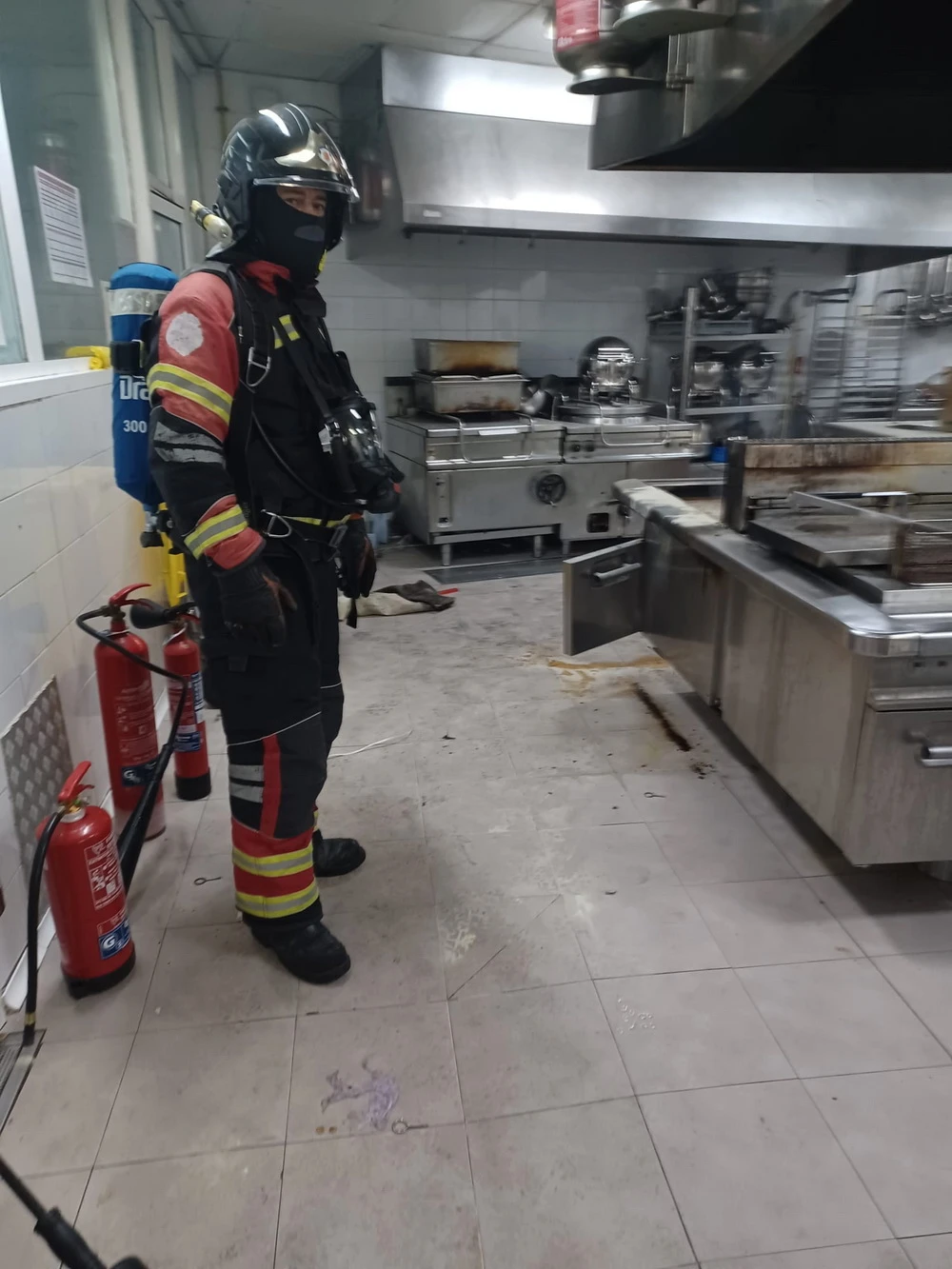Controlado un incendio en la cocina de un hotel en Playa Blanca ...