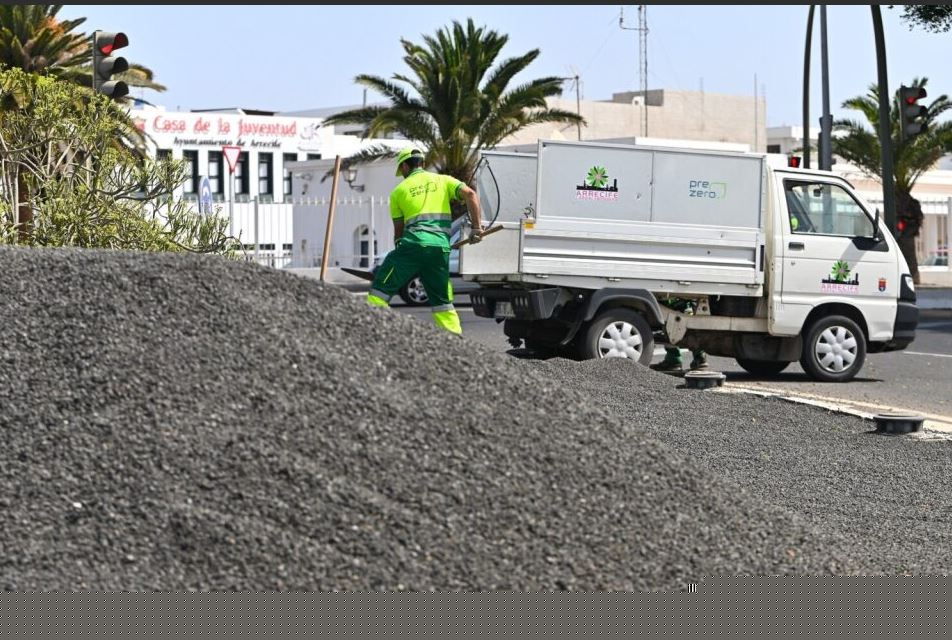 Arrecife embellece sus zonas verdes