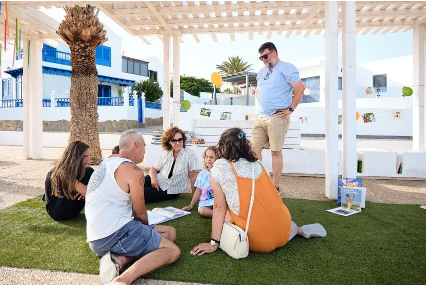 ‘Biblioteca en la playa’ vuelve a San Bartolomé con más diversión y lectura