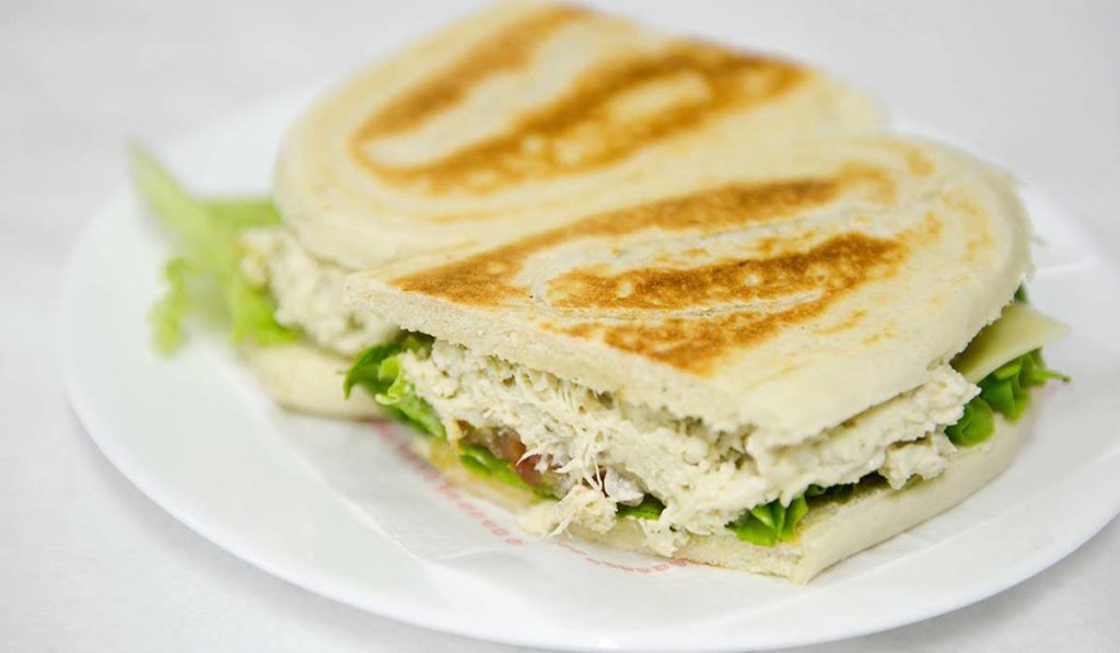 Incendia una cafetería porque no le pusieron mayonesa a su bocadillo