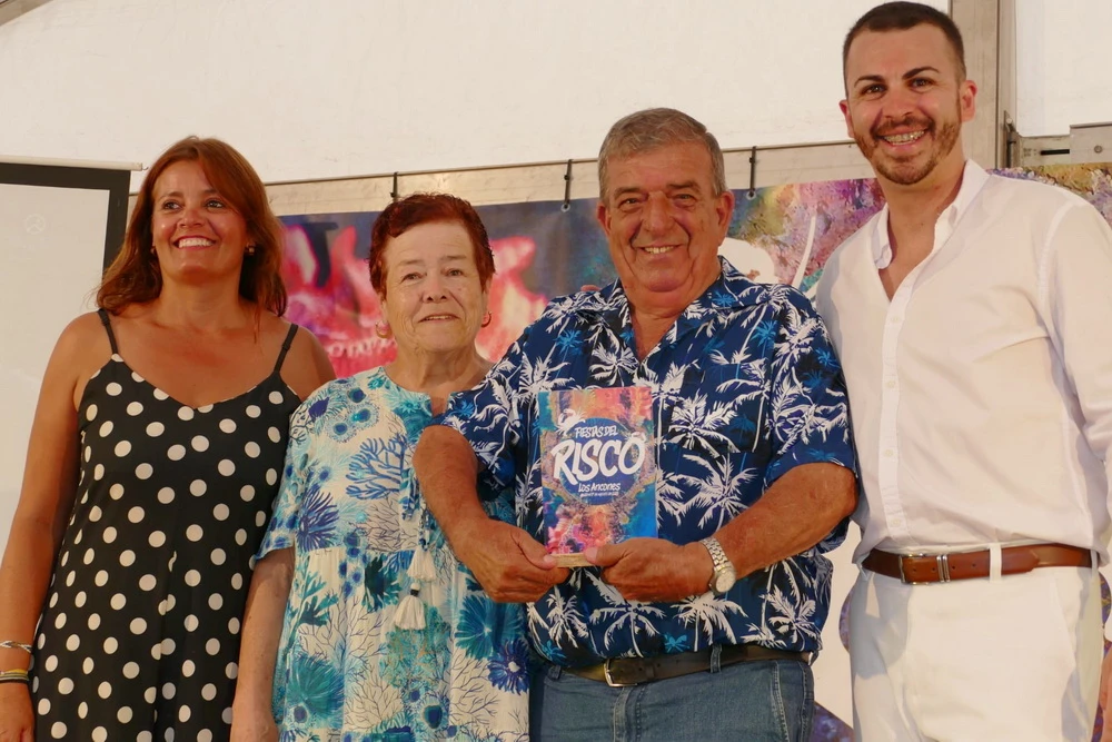 Un emotivo pregón abre las Fiestas 2025 del Risco de Los Ancones ...