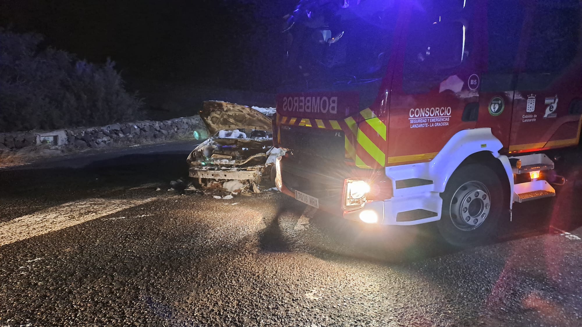 Coche arde en Tabayesco