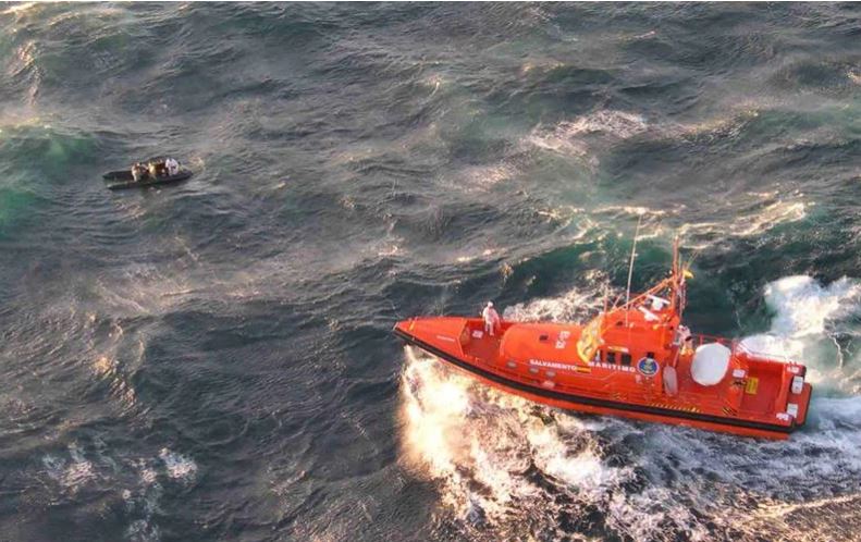 Otra madrugada de rescates en Lanzarote: 60 personas alcanzan la isla en patera