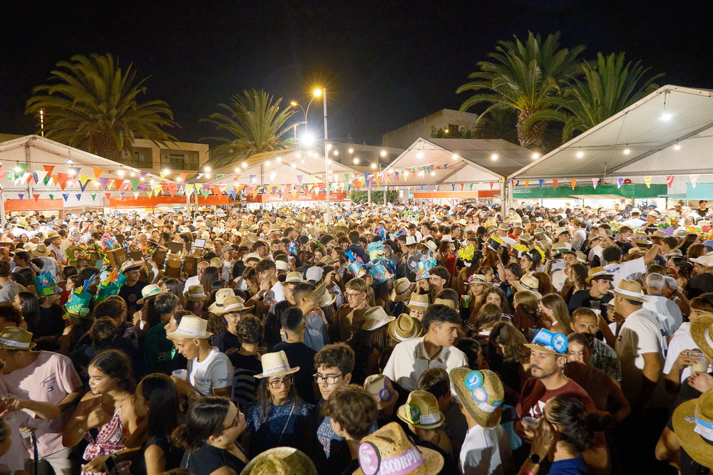 La noche del Sombrero arrasa en San Bartolomé