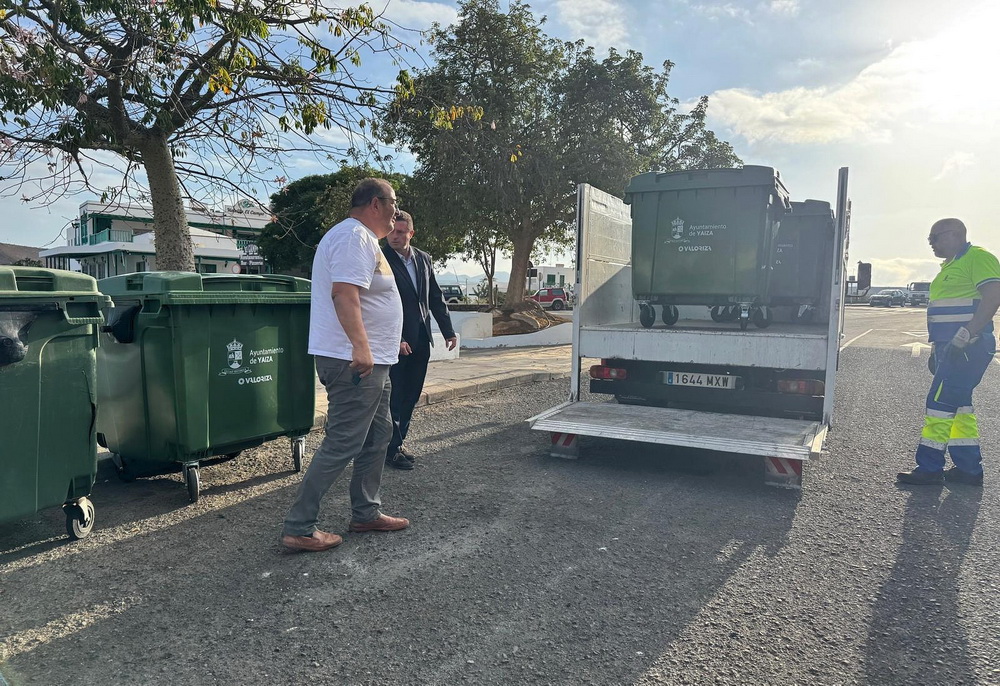 Yaiza repone 200 contenedores de basura en distintos puntos del municipio