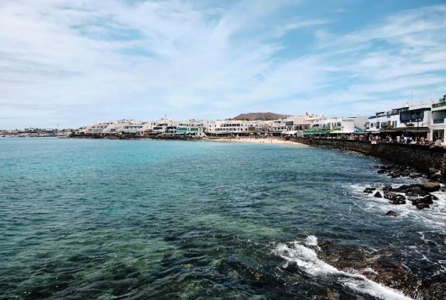 Operativo de rescate: dos personas en tabla de paddle surf en Playa Blanca