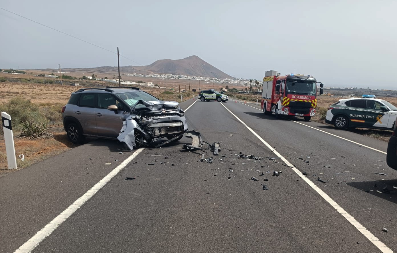 Accidente frontal en la LZ-10 a la altura de Tahíche