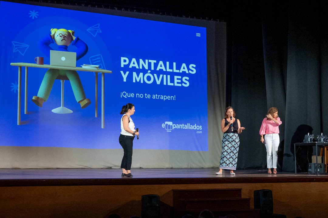 Servicios Sociales organiza el primer encuentro municipal para acompañar a familias en el uso crítico de las pantallas y las redes sociales