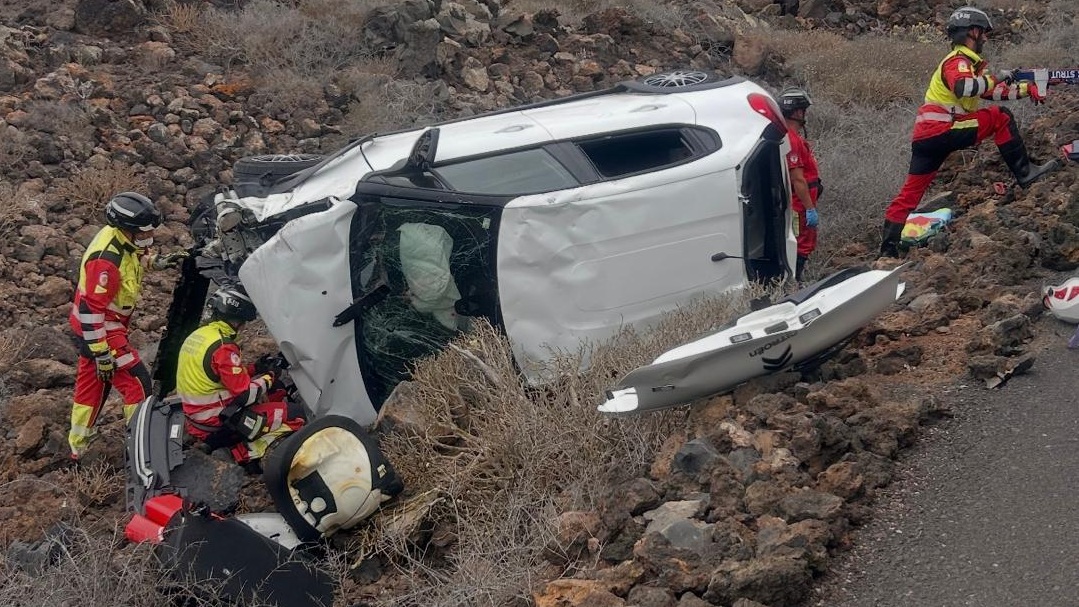 bomberos excarcelando en haria