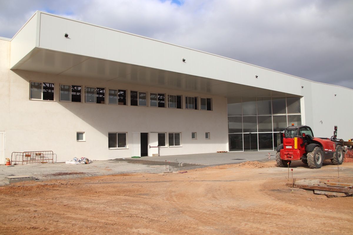 Falta certificar todas las instalaciones interiores, rematar acabados y concluir la zona exterior de esparcimiento