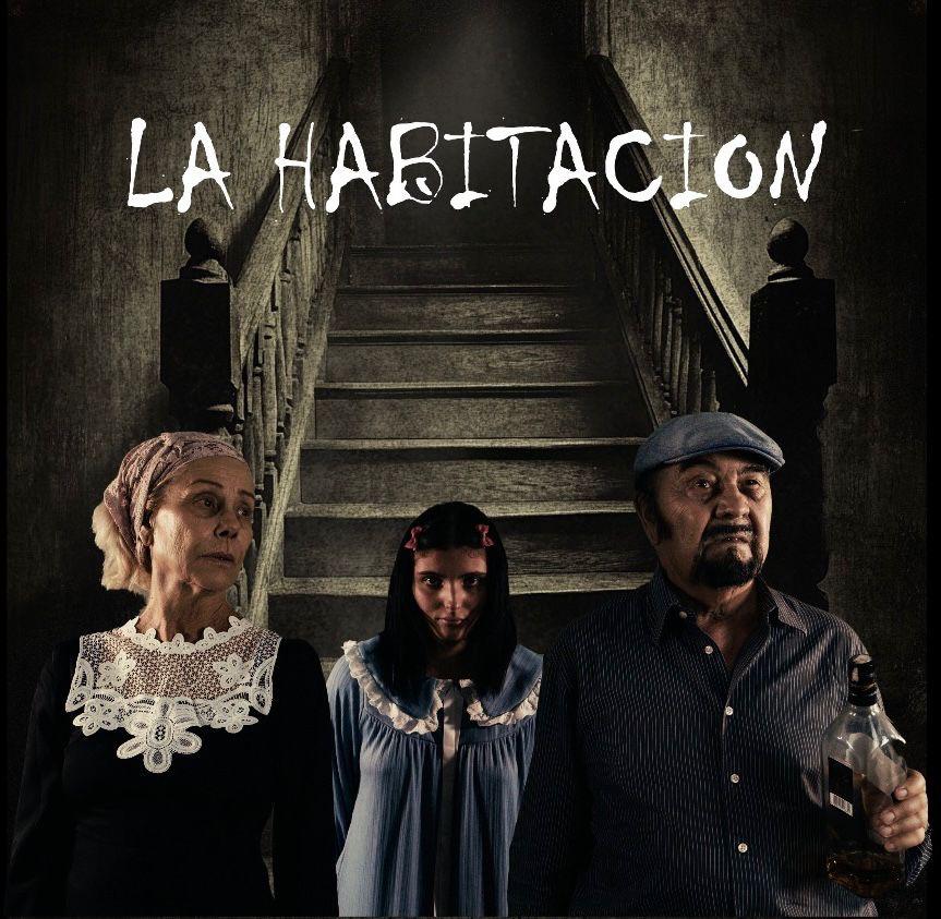 La obra narra una historia de terror y suspense en una puesta en escena cuya trama gira en torno a un caserón lleno de temibles secretos