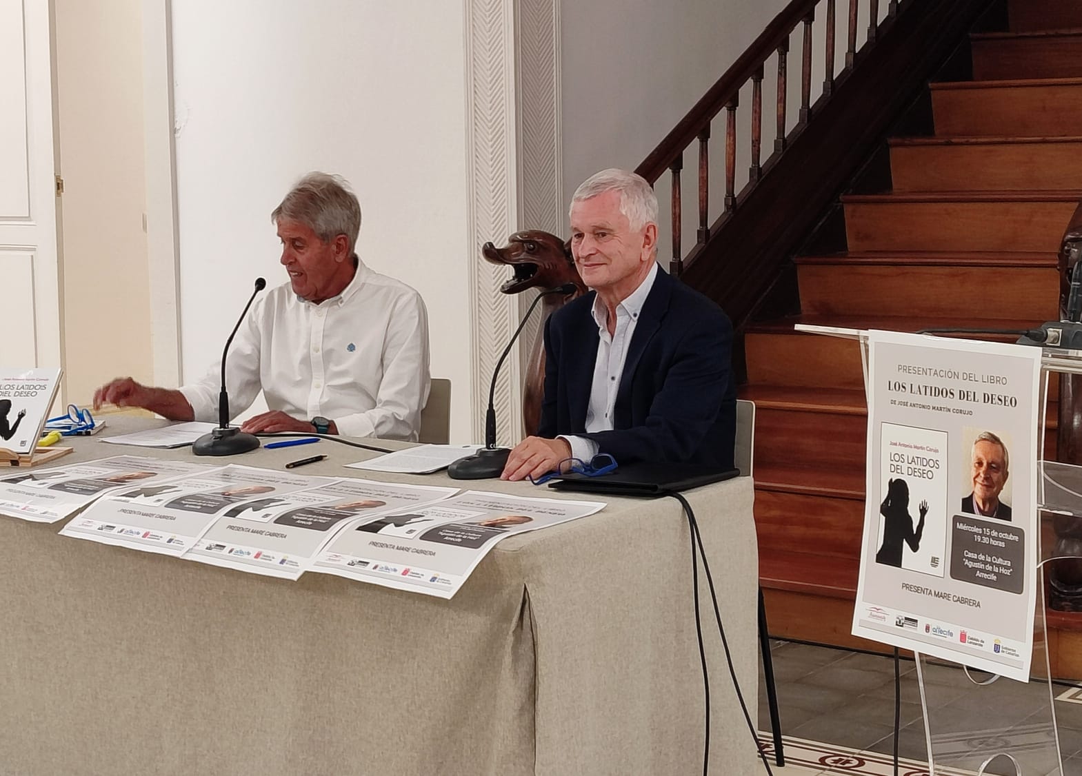 Numeroso público acudió a la casa de la Cultura de Arrecife para acompañarle