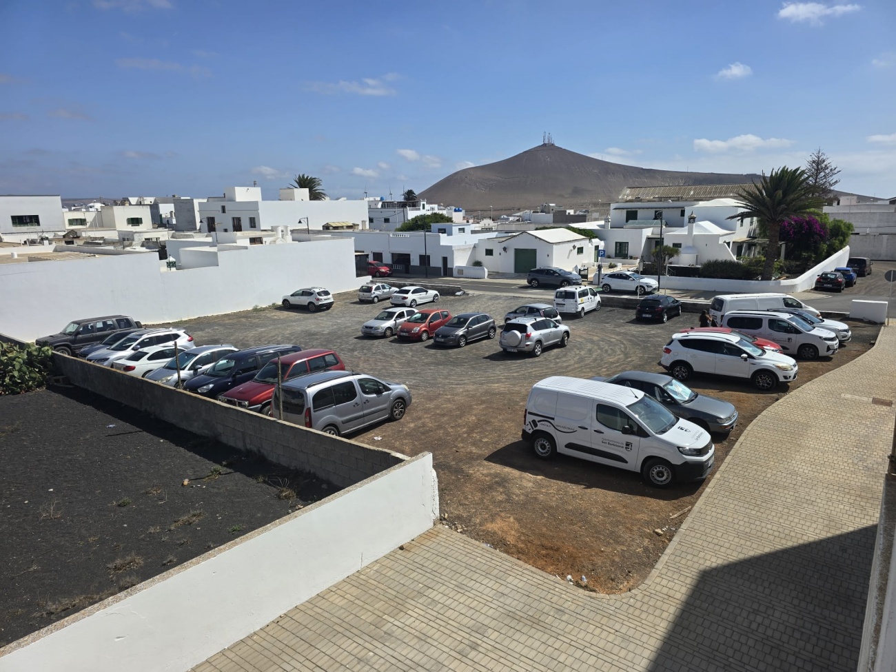 San Bartolomé acondiciona la parcela de la calle Párroco San Martín destinada para estacionamiento  