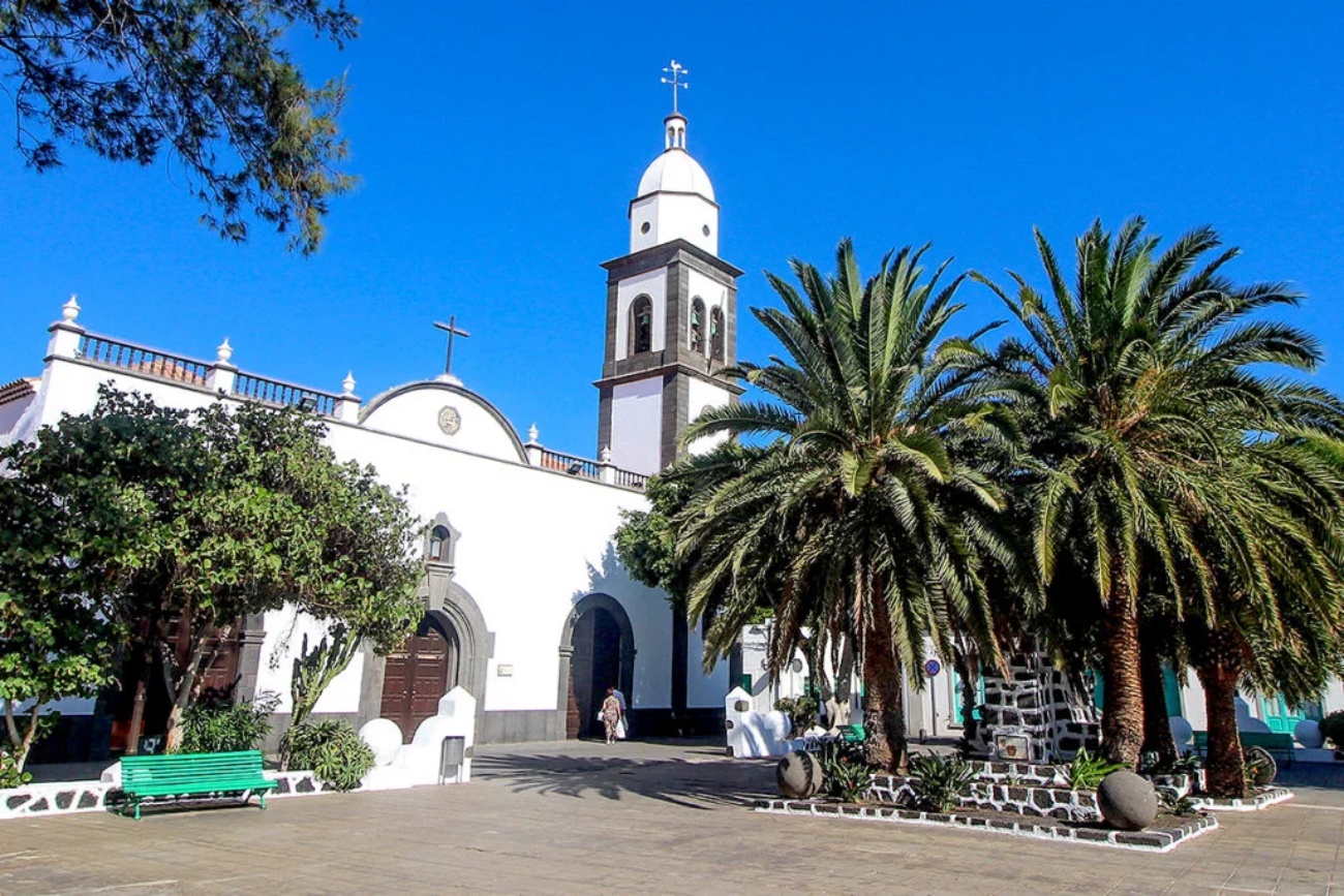 El Cabildo ha recibido la solicitud del Ayuntamiento de Arrecife para retirar el conjunto arquitectónico por ser contrario a la Ley de Memoria Democrática