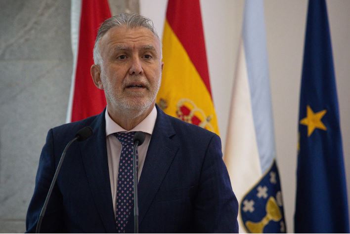 Angel Victor Torres mascarillas