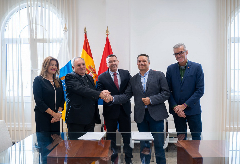 Firma Contrato Centro Integral de Cáritas