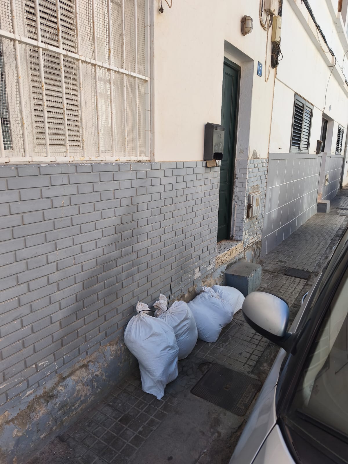 Ya se han repartido sacos de arena entre los vecinos de las áreas más sensibles