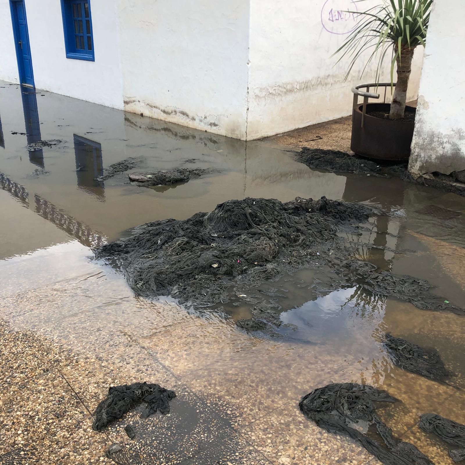 Las alcantarillas desbordadas dejan al aire las “vergüenzas” de la capital