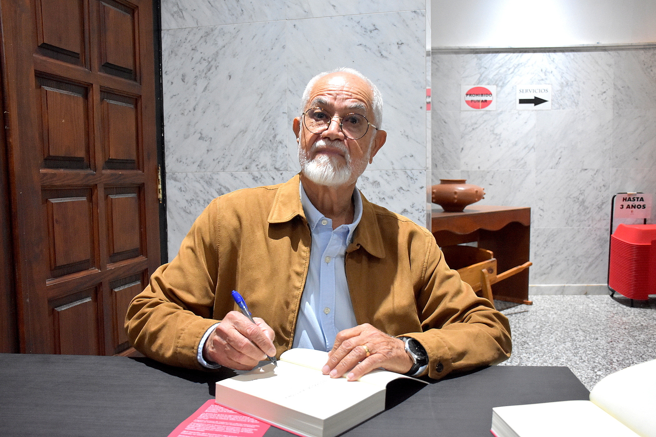 Marcial Martín presentaba en octubre su libro “Testigo de la Historia”, una obra en la que repasa su trayectoria y la transformación de la isla Marcial Martín presentaba en octubre su libro “Testigo de la Historia”, una obra en la que repasa su trayectoria y la transformación de la isla