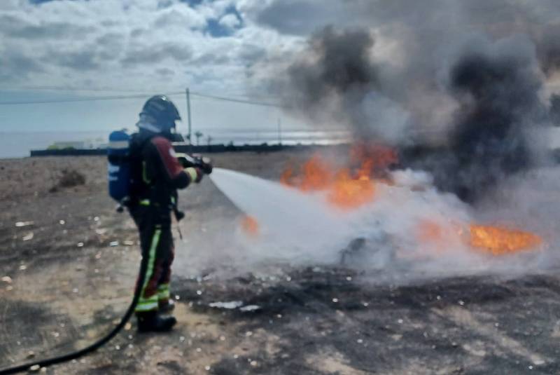 contenedor quemado puerto calero