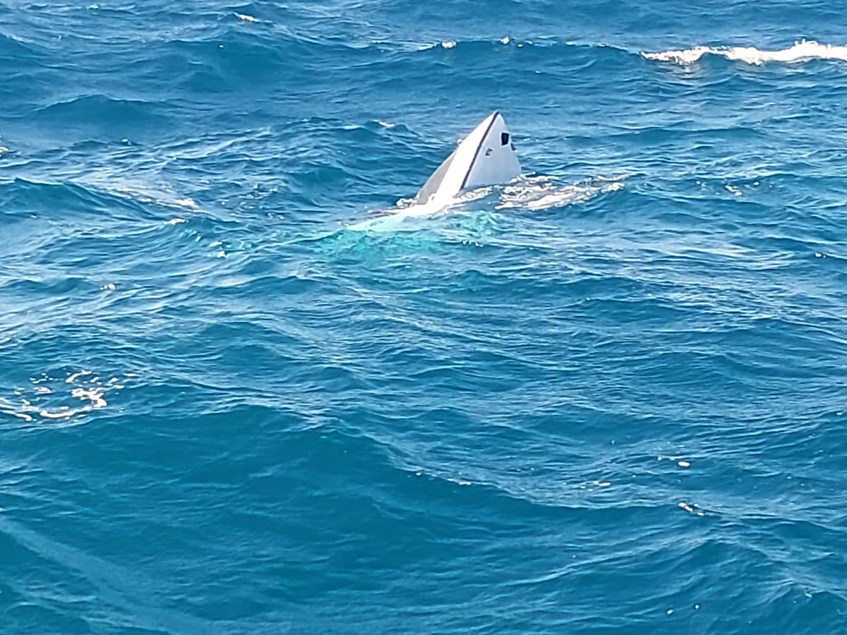 barco hundiéndose en El Cable