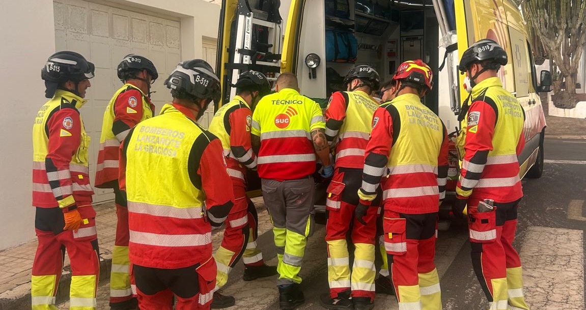 Se rompe la cadera y los Bomberos tienen que rescatarlo de su casa