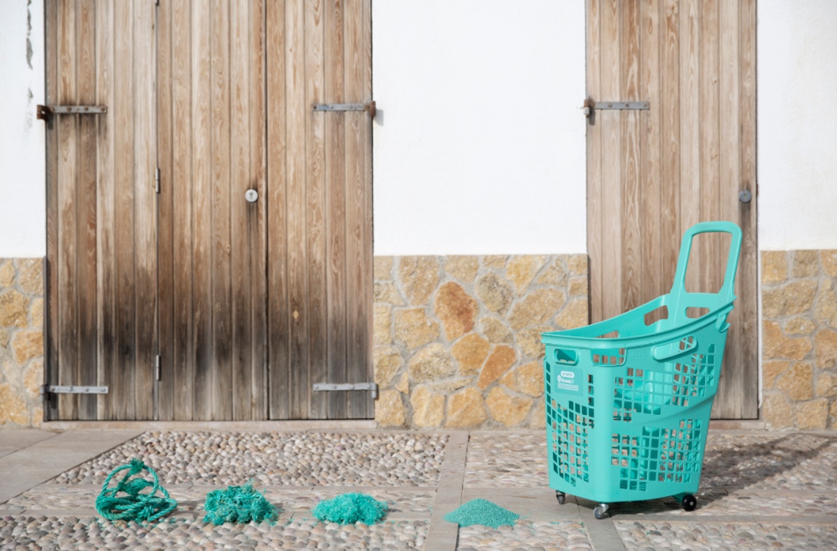 Cestas de la compra sostenibles para tiendas y comercios. Materiales reciclados y biodegradables