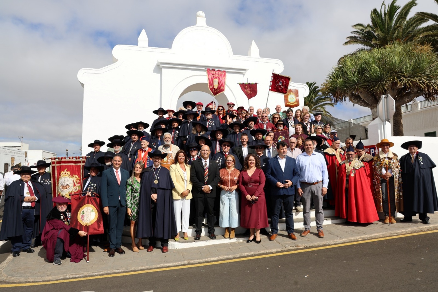 La Villa reúne a cofradías de las islas y de la península para ensalzar la tradición vitivinícola y reforzar la colaboración territorial La Villa reúne a cofradías de las islas y de la península para ensalzar la tradición vitivinícola y reforzar la colaboración territorial