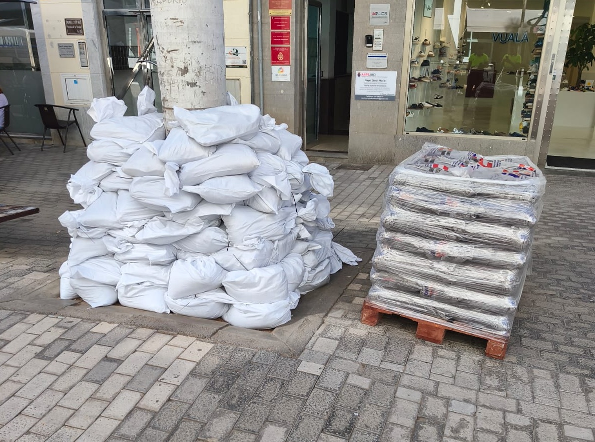Ya se han repartido sacos de arena entre los vecinos de las áreas más sensibles