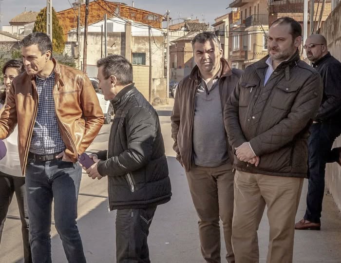 sánchez junto a la banda del peugeot