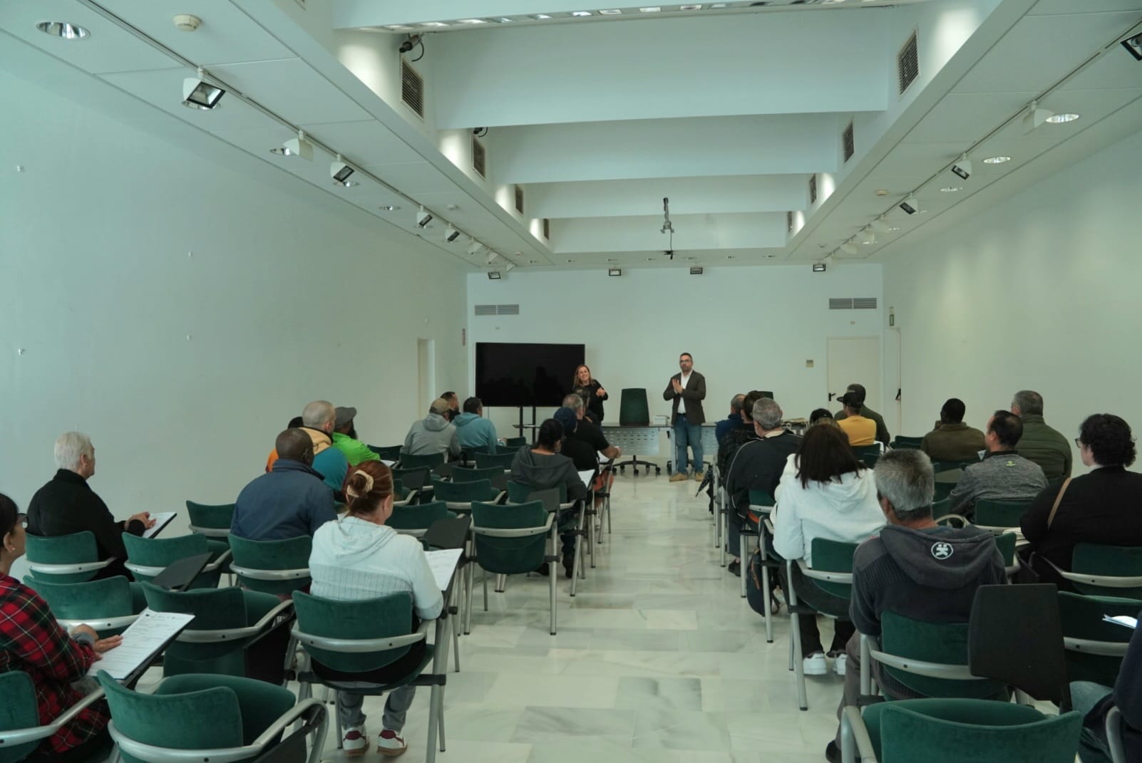 El Ayuntamiento incorpora a 36 personas a través del programa 