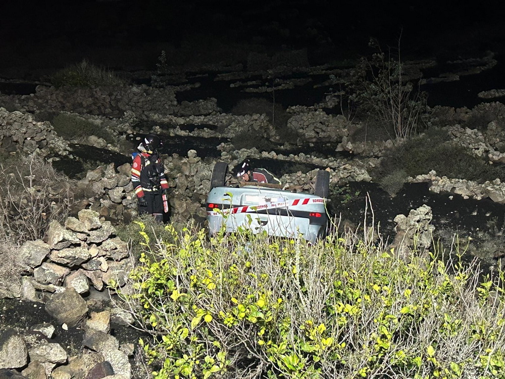 Incendio coche en Tias1