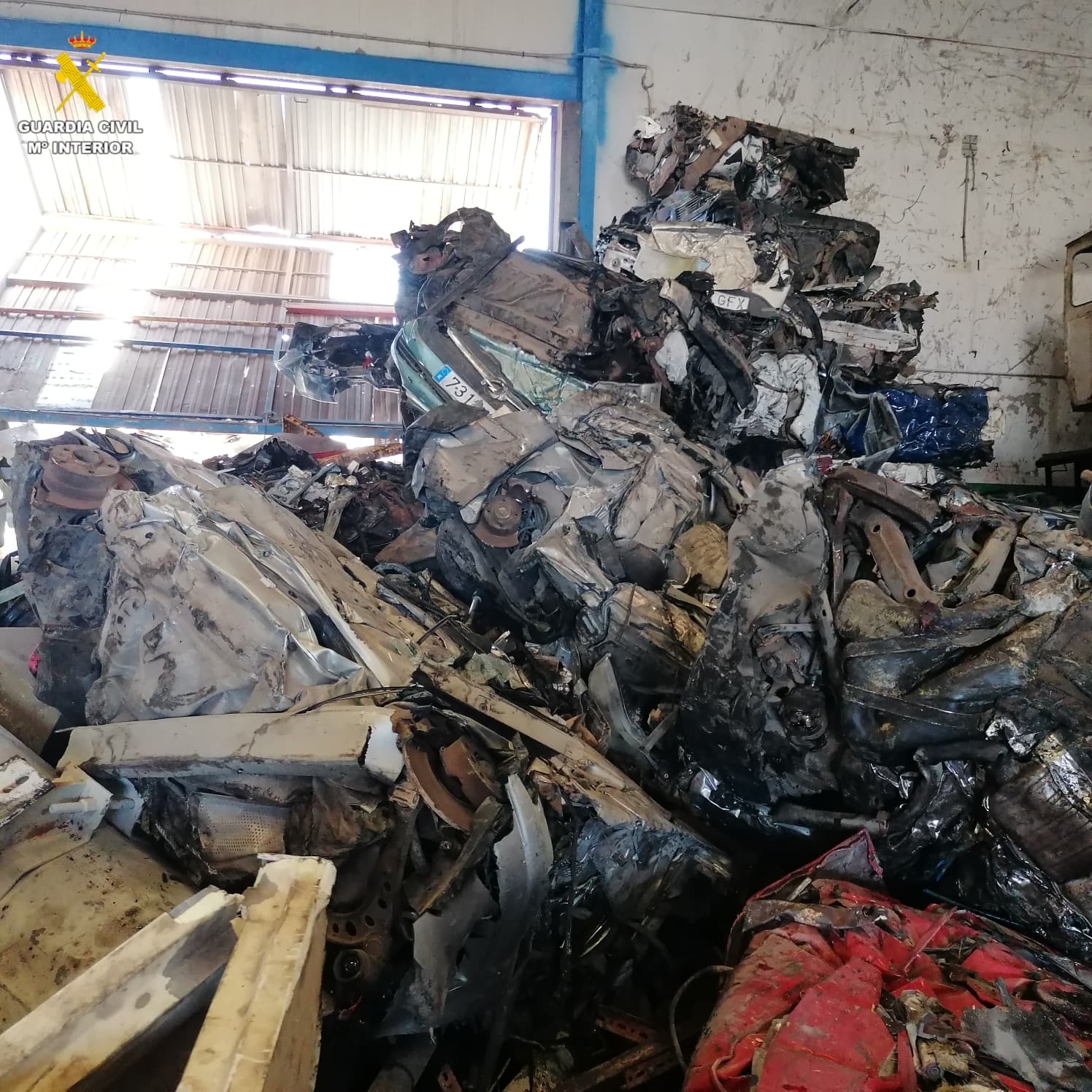 La red operaba también en Gran Canaria y Fuerteventura y falsificaba certificados medioambientales para encubrir la gestión irregular de vehículos de gran tonelaje