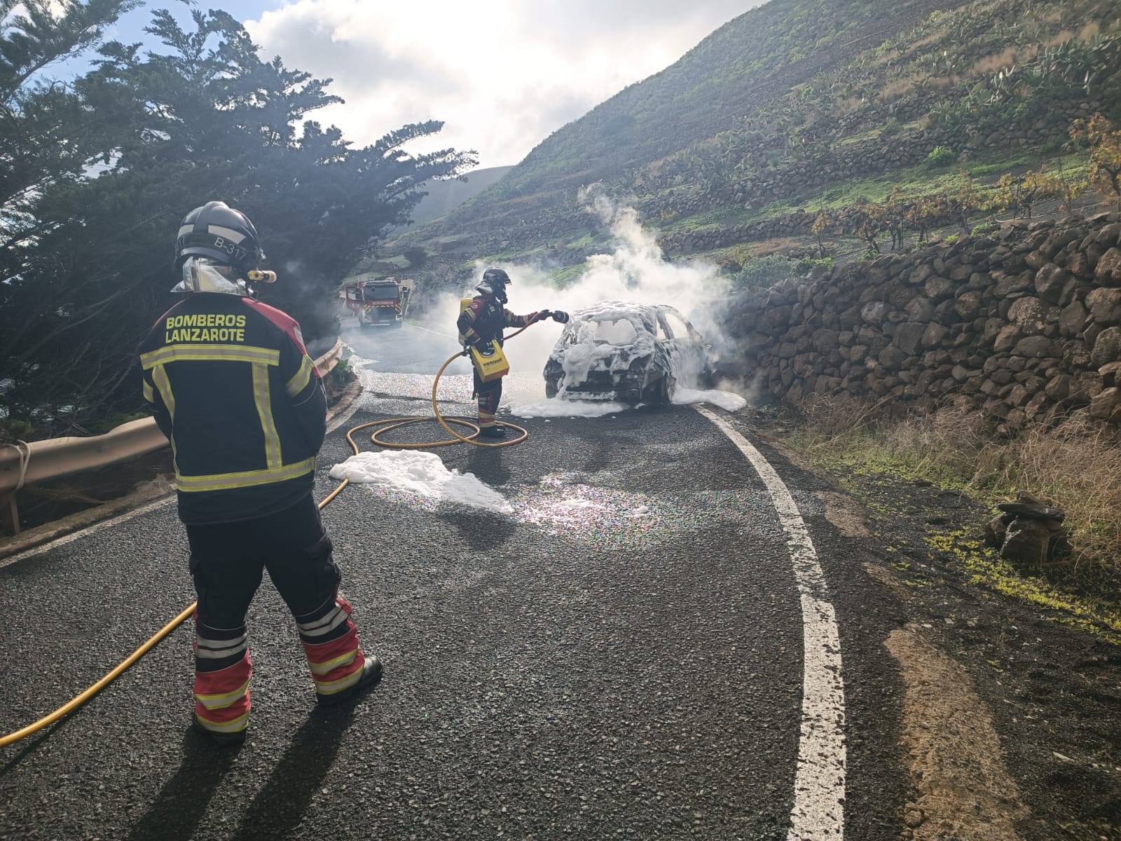 El conductor logró salir por su propio pie del coche
