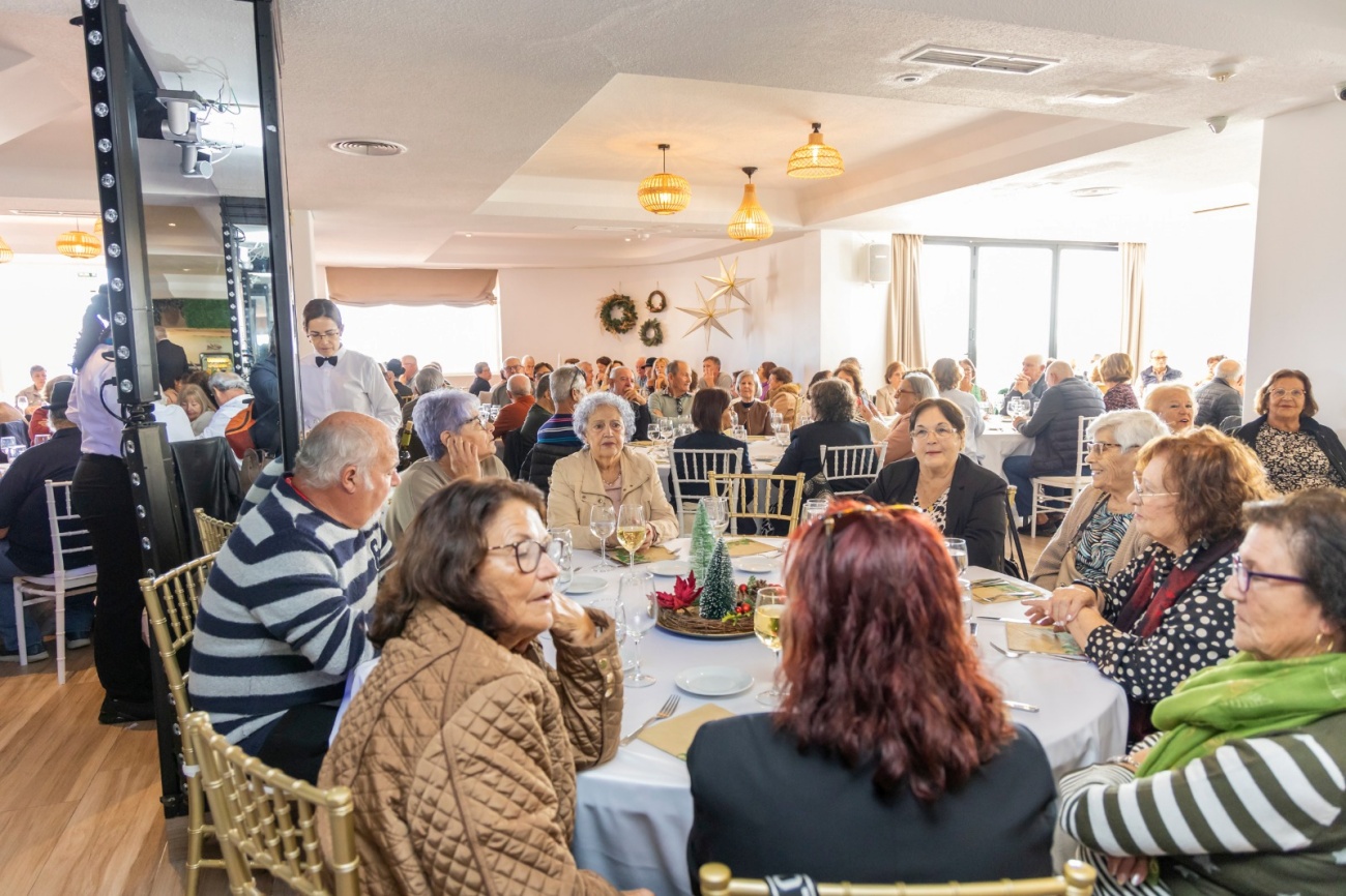 El Ayuntamiento reconoce así el papel fundamental de las personas mayores en la vida del municipio El Ayuntamiento reconoce así el papel fundamental de las personas mayores en la vida del municipio