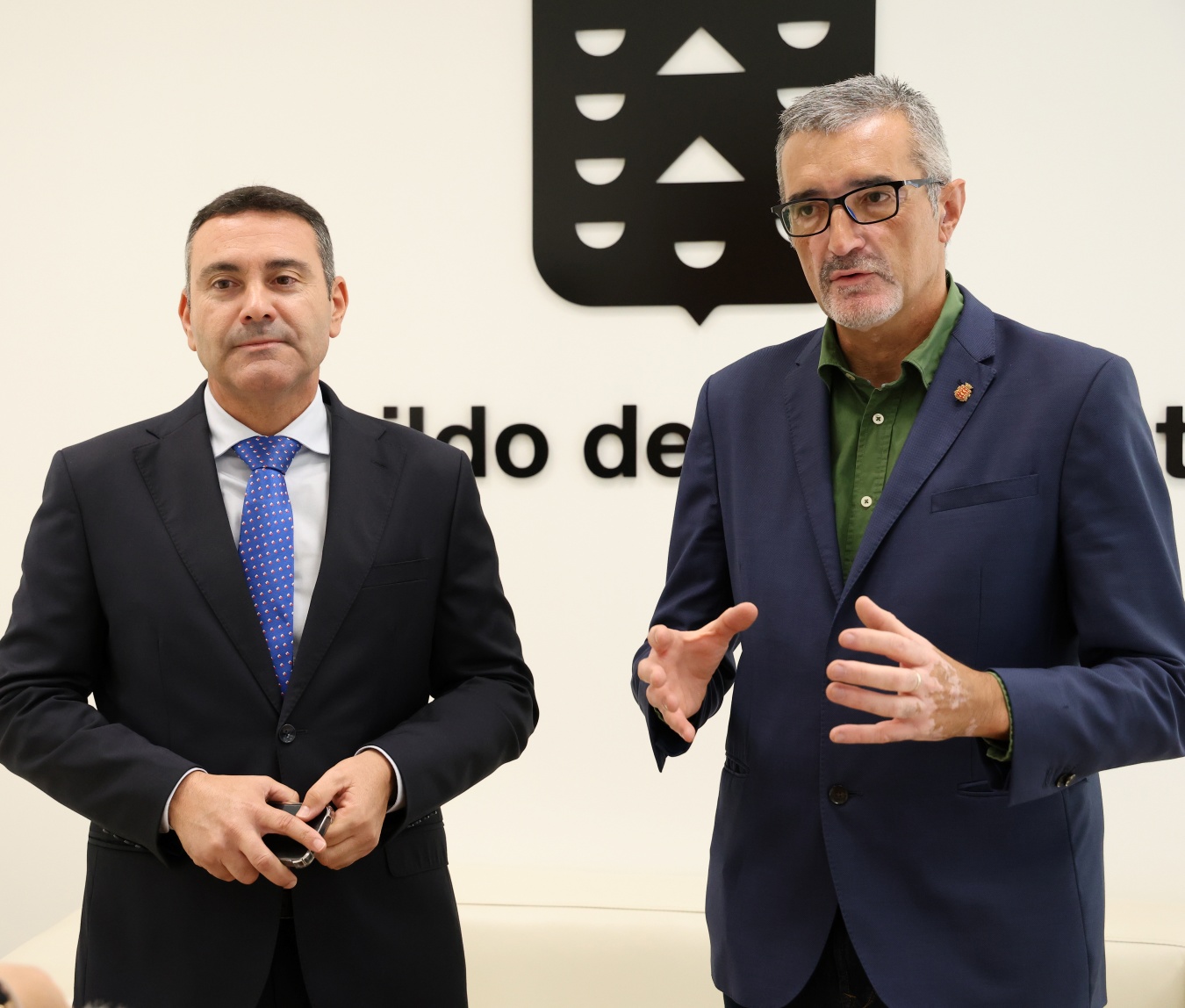 Distribución de fondos y coordinación con los ayuntamientos para atender situaciones críticas y garantizar la cobertura de necesidades básicas en todos los municipios de la i Distribución de fondos y coordinación con los ayuntamientos para atender situaciones críticas y garantizar la cobertura de necesidades básicas en todos los municipios de la i