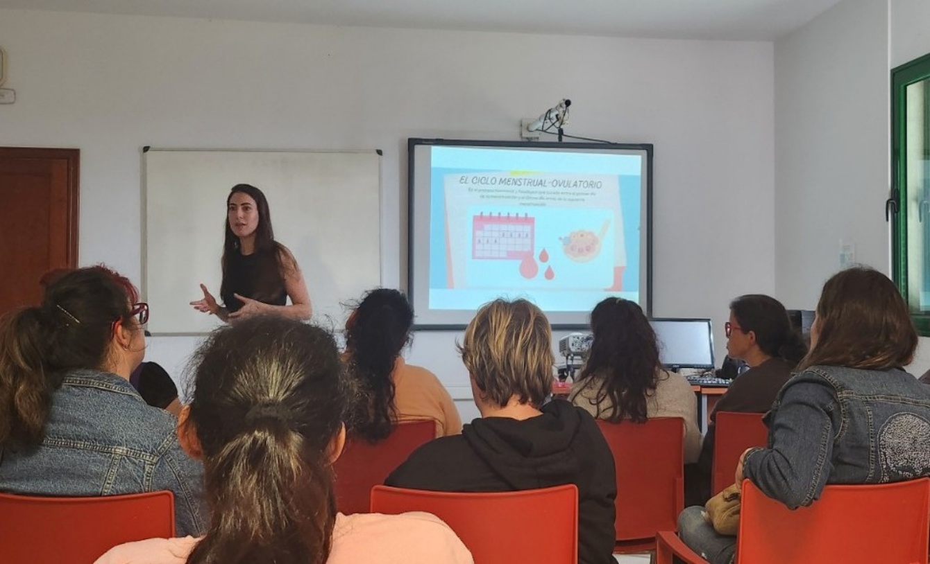 Los talleres abordan temas como la anticoncepción, los cambios corporales en la pubertad o la prevención de infecciones de transmisión sexual (ITS)