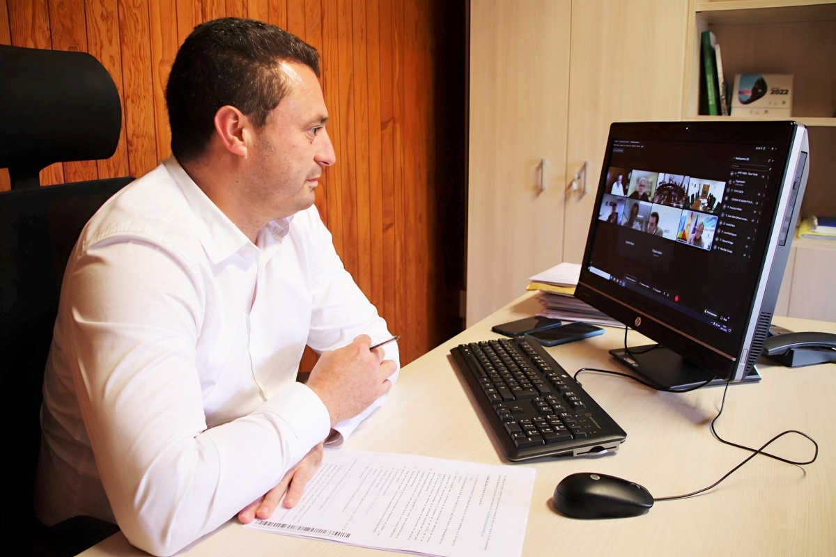 Yaiza licita asfaltados, canalizaciones y muros de piedra en La Hoya