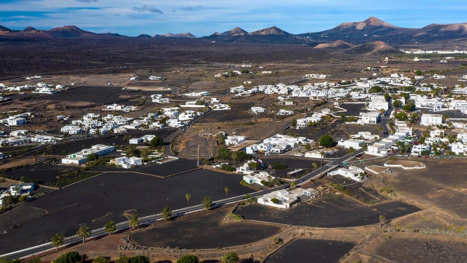 La subvención, enmarcada dentro del Plan de Vivienda de Canarias 2020-2025, financiará la adquisición de 76 viviendas, ubicadas en el municipio de Yaiza La subvención, enmarcada dentro del Plan de Vivienda de Canarias 2020-2025, financiará la adquisición de 76 viviendas, ubicadas en el municipio de Yaiza