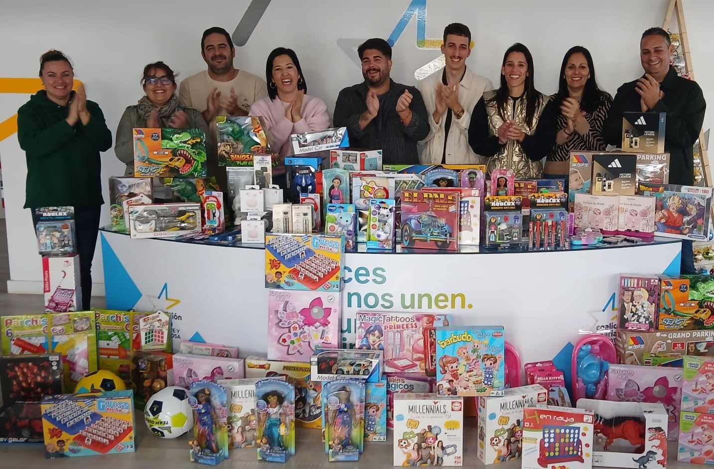 &Eacute;xito de la campa&ntilde;a de recogida de juguetes de los J&oacute;venes Nacionalistas de Canarias