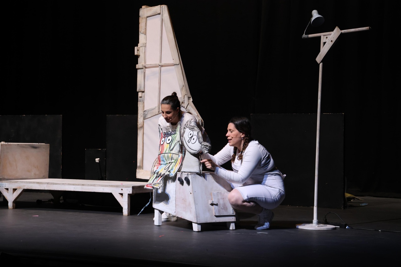 El espectáculo cultural, dirigido a niños y niñas de 2 a 7 años, combina títeres, música y poesía visual para fomentar la educación emocional desde la infancia El espectáculo cultural, dirigido a niños y niñas de 2 a 7 años, combina títeres, música y poesía visual para fomentar la educación emocional desde la infancia