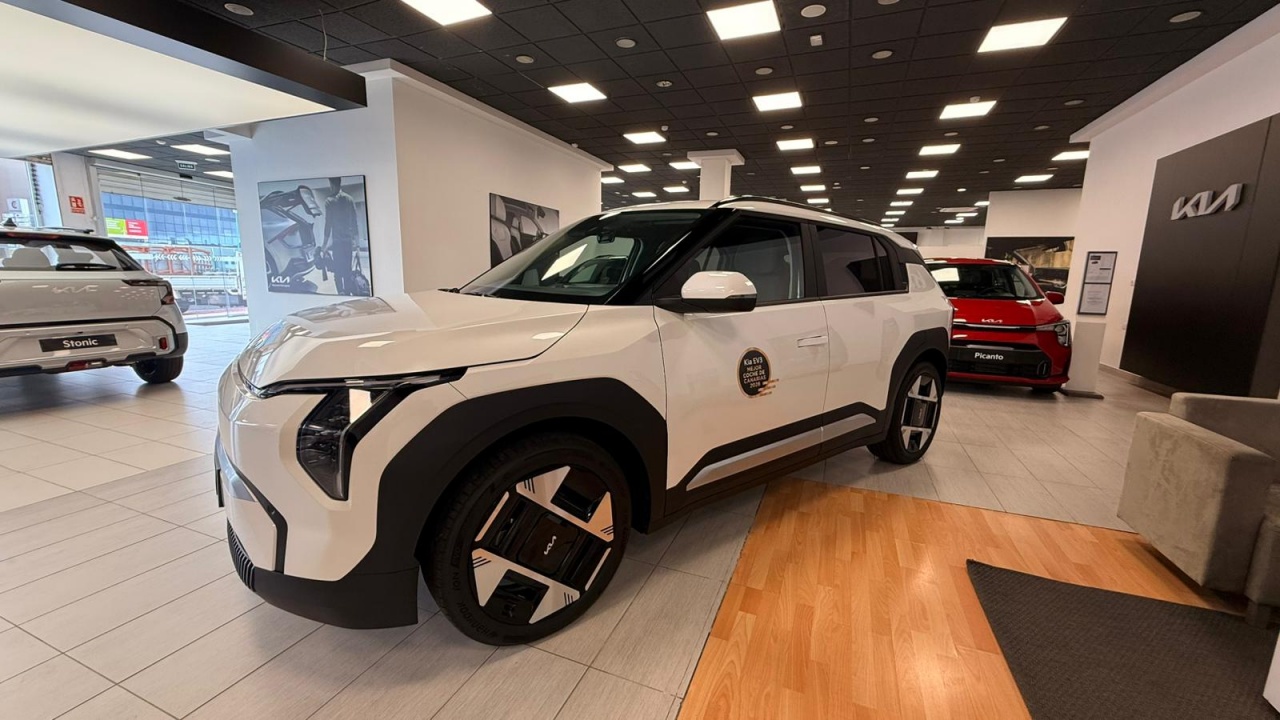 El vehículo está dotado de innovadora tecnología que establece nuevos estándares en el segmento de los SUV eléctricos compactos