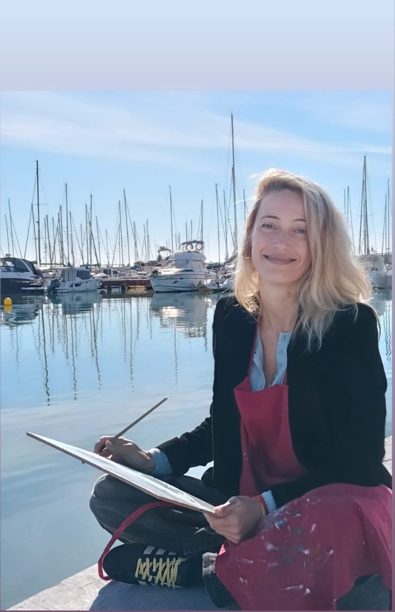 Moya se convierte en un espacio concreto de investigación y creación, donde territorio, pintura y proceso creativo establecen un diálogo continuo